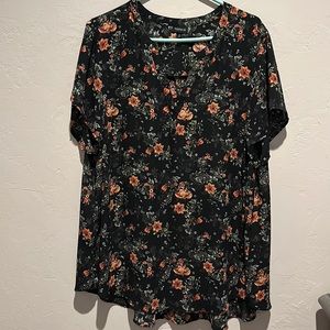 Torrid black floral short sleeve hi-lo top size 3